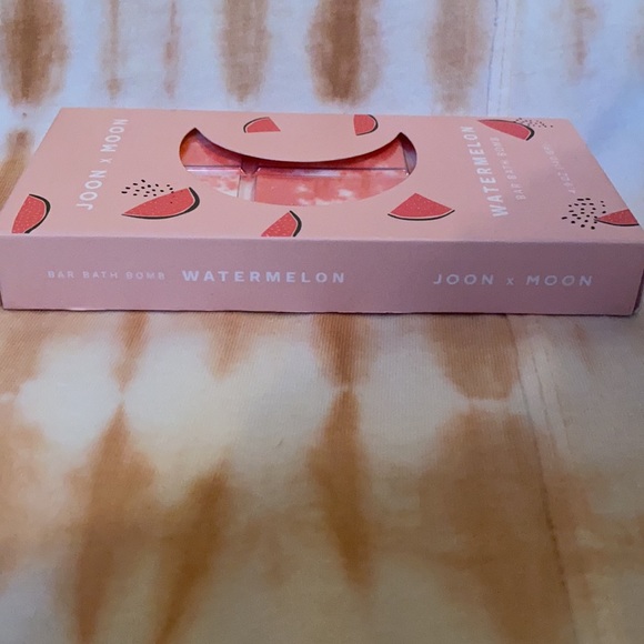 Joon x Moon Watermelon Bar Bath Bomb - Picture 3 of 4